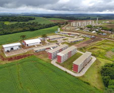 O governador Carlos Massa Ratinho Junior inaugurou nesta sexta-feira (31) a primeira escola técnica de operação florestal do Brasil, em Ortigueira, nos Campos Gerais. O Centro Estadual de Educação Profissional Florestal e Agrícola é fruto de uma parceria entre o Governo do Estado, a Klabin e a prefeitura. O investimento total foi de R$ 35 milhões, sendo R$ 12 milhões repassados pela Secretaria da Educação e do Esporte. Foto: José Fernando Ogura/AEN