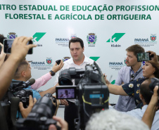 O governador Carlos Massa Ratinho Junior inaugurou nesta sexta-feira (31) a primeira escola técnica de operação florestal do Brasil, em Ortigueira, nos Campos Gerais. O Centro Estadual de Educação Profissional Florestal e Agrícola é fruto de uma parceria entre o Governo do Estado, a Klabin e a prefeitura. O investimento total foi de R$ 35 milhões, sendo R$ 12 milhões repassados pela Secretaria da Educação e do Esporte. Foto: José Fernando Ogura/AEN