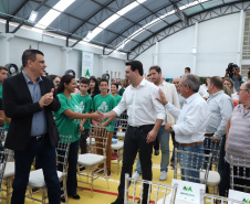 O governador Carlos Massa Ratinho Junior inaugurou nesta sexta-feira (31) a primeira escola técnica de operação florestal do Brasil, em Ortigueira, nos Campos Gerais. O Centro Estadual de Educação Profissional Florestal e Agrícola é fruto de uma parceria entre o Governo do Estado, a Klabin e a prefeitura. O investimento total foi de R$ 35 milhões, sendo R$ 12 milhões repassados pela Secretaria da Educação e do Esporte. Foto: José Fernando Ogura/AEN