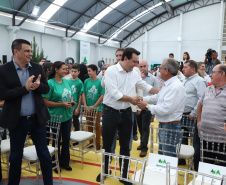 O governador Carlos Massa Ratinho Junior inaugurou nesta sexta-feira (31) a primeira escola técnica de operação florestal do Brasil, em Ortigueira, nos Campos Gerais. O Centro Estadual de Educação Profissional Florestal e Agrícola é fruto de uma parceria entre o Governo do Estado, a Klabin e a prefeitura. O investimento total foi de R$ 35 milhões, sendo R$ 12 milhões repassados pela Secretaria da Educação e do Esporte. Foto: José Fernando Ogura/AEN