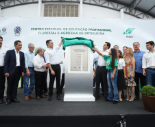 O governador Carlos Massa Ratinho Junior inaugurou nesta sexta-feira (31) a primeira escola técnica de operação florestal do Brasil, em Ortigueira, nos Campos Gerais. O Centro Estadual de Educação Profissional Florestal e Agrícola é fruto de uma parceria entre o Governo do Estado, a Klabin e a prefeitura. O investimento total foi de R$ 35 milhões, sendo R$ 12 milhões repassados pela Secretaria da Educação e do Esporte. Foto: José Fernando Ogura/AEN