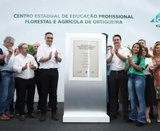 O governador Carlos Massa Ratinho Junior inaugurou nesta sexta-feira (31) a primeira escola técnica de operação florestal do Brasil, em Ortigueira, nos Campos Gerais. O Centro Estadual de Educação Profissional Florestal e Agrícola é fruto de uma parceria entre o Governo do Estado, a Klabin e a prefeitura. O investimento total foi de R$ 35 milhões, sendo R$ 12 milhões repassados pela Secretaria da Educação e do Esporte. Foto: José Fernando Ogura/AEN