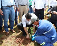 O governador Carlos Massa Ratinho Junior inaugurou nesta sexta-feira (31) a primeira escola técnica de operação florestal do Brasil, em Ortigueira, nos Campos Gerais. O Centro Estadual de Educação Profissional Florestal e Agrícola é fruto de uma parceria entre o Governo do Estado, a Klabin e a prefeitura. O investimento total foi de R$ 35 milhões, sendo R$ 12 milhões repassados pela Secretaria da Educação e do Esporte. Foto: José Fernando Ogura/AEN