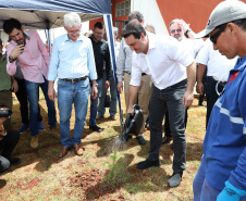 O governador Carlos Massa Ratinho Junior inaugurou nesta sexta-feira (31) a primeira escola técnica de operação florestal do Brasil, em Ortigueira, nos Campos Gerais. O Centro Estadual de Educação Profissional Florestal e Agrícola é fruto de uma parceria entre o Governo do Estado, a Klabin e a prefeitura. O investimento total foi de R$ 35 milhões, sendo R$ 12 milhões repassados pela Secretaria da Educação e do Esporte. Foto: José Fernando Ogura/AEN