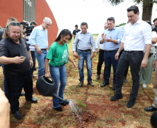 O governador Carlos Massa Ratinho Junior inaugurou nesta sexta-feira (31) a primeira escola técnica de operação florestal do Brasil, em Ortigueira, nos Campos Gerais. O Centro Estadual de Educação Profissional Florestal e Agrícola é fruto de uma parceria entre o Governo do Estado, a Klabin e a prefeitura. O investimento total foi de R$ 35 milhões, sendo R$ 12 milhões repassados pela Secretaria da Educação e do Esporte. Foto: José Fernando Ogura/AEN