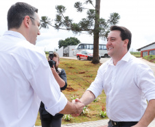 O governador Carlos Massa Ratinho Junior inaugurou nesta sexta-feira (31) a primeira escola técnica de operação florestal do Brasil, em Ortigueira, nos Campos Gerais. O Centro Estadual de Educação Profissional Florestal e Agrícola é fruto de uma parceria entre o Governo do Estado, a Klabin e a prefeitura. O investimento total foi de R$ 35 milhões, sendo R$ 12 milhões repassados pela Secretaria da Educação e do Esporte.