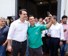 O governador Carlos Massa Ratinho Junior inaugurou nesta sexta-feira (31) a primeira escola técnica de operação florestal do Brasil, em Ortigueira, nos Campos Gerais. O Centro Estadual de Educação Profissional Florestal e Agrícola é fruto de uma parceria entre o Governo do Estado, a Klabin e a prefeitura. O investimento total foi de R$ 35 milhões, sendo R$ 12 milhões repassados pela Secretaria da Educação e do Esporte.