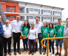 O governador Carlos Massa Ratinho Junior inaugurou nesta sexta-feira (31) a primeira escola técnica de operação florestal do Brasil, em Ortigueira, nos Campos Gerais. O Centro Estadual de Educação Profissional Florestal e Agrícola é fruto de uma parceria entre o Governo do Estado, a Klabin e a prefeitura. O investimento total foi de R$ 35 milhões, sendo R$ 12 milhões repassados pela Secretaria da Educação e do Esporte.