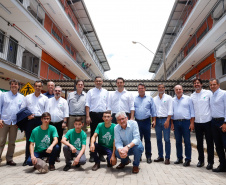 O governador Carlos Massa Ratinho Junior inaugurou nesta sexta-feira (31) a primeira escola técnica de operação florestal do Brasil, em Ortigueira, nos Campos Gerais. O Centro Estadual de Educação Profissional Florestal e Agrícola é fruto de uma parceria entre o Governo do Estado, a Klabin e a prefeitura. O investimento total foi de R$ 35 milhões, sendo R$ 12 milhões repassados pela Secretaria da Educação e do Esporte.