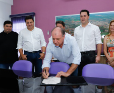O governador Carlos Massa Ratinho Junior inaugurou nesta sexta-feira (31) a primeira escola técnica de operação florestal do Brasil, em Ortigueira, nos Campos Gerais. O Centro Estadual de Educação Profissional Florestal e Agrícola é fruto de uma parceria entre o Governo do Estado, a Klabin e a prefeitura. O investimento total foi de R$ 35 milhões, sendo R$ 12 milhões repassados pela Secretaria da Educação e do Esporte.