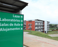 O Centro Estadual de Educação Profissional Florestal e Agrícola, inaugurado nesta sexta-feira (31) em Ortigueira, é mais um capítulo da história da parceria estratégica entre o Governo do Estado e a fabricante de celulose Klabin. A associação de forças envolve investimentos em infraestrutura nos Campos Gerais, geração de emprego, capacitação e ampliação da capacidade de exportação. Foto: José Fernando Ogura/AEN
