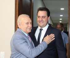 O governador Carlos Massa Ratinho Junior participa neste dia 03/02 da retomada dos trabalhos em plenário na Assembleia Legislativa do Paraná. Presentes: presidente da Assembleia Legislativa, dep. Ademar Traiano; presidente do Tribunal de Justiça, Adalberto Jorge Xisto Pereira; presidente do tribunal de Contas, Nestor Baptista; procurador Geral de Justiça, Ivonei Sfoggia; entre outros.
Curitiba, 03-02-20.
Foto: Arnaldo Alves / AEN.
