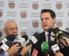 O governador Carlos Massa Ratinho Junior participa neste dia 03/02 da retomada dos trabalhos em plenário na Assembleia Legislativa do Paraná. Presentes: presidente da Assembleia Legislativa, dep. Ademar Traiano; presidente do Tribunal de Justiça, Adalberto Jorge Xisto Pereira; presidente do tribunal de Contas, Nestor Baptista; procurador Geral de Justiça, Ivonei Sfoggia; entre outros.
Curitiba, 03-02-20.
Foto: Arnaldo Alves / AEN.
