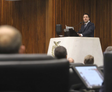 O governador Carlos Massa Ratinho Junior participa neste dia 03/02 da retomada dos trabalhos em plenário na Assembleia Legislativa do Paraná. Presentes: presidente da Assembleia Legislativa, dep. Ademar Traiano; presidente do Tribunal de Justiça, Adalberto Jorge Xisto Pereira; presidente do tribunal de Contas, Nestor Baptista; procurador Geral de Justiça, Ivonei Sfoggia; entre outros.
Curitiba, 03-02-20.
Foto: Arnaldo Alves / AEN.

