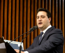 O governador Carlos Massa Ratinho Junior participa neste dia 03/02 da retomada dos trabalhos em plenário na Assembleia Legislativa do Paraná. Presentes: presidente da Assembleia Legislativa, dep. Ademar Traiano; presidente do Tribunal de Justiça, Adalberto Jorge Xisto Pereira; presidente do tribunal de Contas, Nestor Baptista; procurador Geral de Justiça, Ivonei Sfoggia; entre outros.
Curitiba, 03-02-20.
Foto: Arnaldo Alves / AEN.
