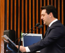 Ratinho Junior destacou que Assembleia foi importante para que o Governo do Estado pudesse modernizar a máquina pública ao longo dos primeiros 12 meses de mandato, garantindo reformas que o Estado precisava fazer.

Foto: Rodrigo Felix Leal