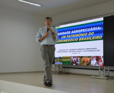 Secretário da Agricultura apresentou os passos dados pelo Estado nos últimos anos para a conquista de novos mercados mundiais. Ele também fez histórico dos avanços do Paraná nesta área, nos últimos anos. Foto: Evandro Fadel/SEAB