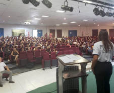 A Polícia Civil do Paraná (PCPR) participou da abertura da semana pedagógica promovida pela pela Secretaria de Educação, Cultura e Esporte nesta segunda-feira (3), na Universidade Federal do Paraná, sede de Matinhos, no Litoral do Estado. Cerca de 400 educadores da rede municipal estiveram presente no evento.
Foto: PCPR
