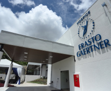 Todas essas unidades ofertam atendimento pelo SUS. Nesta terça-feira (4), no Dia Mundial do Câncer, a Secretaria de Estado da Saúde alerta sobre a responsabilidade do Estado e de cada um na prevenção da doença. No ano passado foram 27.654 casos diagnosticados pelo SUS no Paraná.
Foto: José Fernando Ogura/AEN