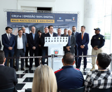 O governador Carlos Massa Ratinho Junior lança nesta terça-feira (04), no Palácio Iguaçu, o Certificado de Registro de Licenciamento de Veículo em meio eletrônico (CRLV-e). Assim, os cidadãos não precisam mais aguardar a chegada do documento do carro em casa ou 2ª via em caso de perda.
Foto: José Fernando Ogura/AEN