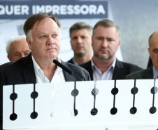O governador Carlos Massa Ratinho Junior lança nesta terça-feira (04), no Palácio Iguaçu, o Certificado de Registro de Licenciamento de Veículo em meio eletrônico (CRLV-e). Assim, os cidadãos não precisam mais aguardar a chegada do documento do carro em casa ou 2ª via em caso de perda.
Foto: José Fernando Ogura/AEN