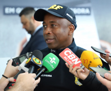 O governador Carlos Massa Ratinho Junior lança nesta terça-feira (04), no Palácio Iguaçu, o Certificado de Registro de Licenciamento de Veículo em meio eletrônico (CRLV-e). Assim, os cidadãos não precisam mais aguardar a chegada do documento do carro em casa ou 2ª via em caso de perda.
Foto: José Fernando Ogura/AEN