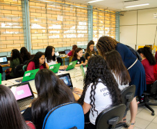 As 2.126 escolas estaduais fazem os últimos preparativos para receber os estudantes. A primeira grande ação do ano será a Prova Paraná, que acontece dia 18 de fevereiro. Outras novidades são a educação financeira e o programa Mais Aprendizagem, de contra turno escolar.
Foto: SEED