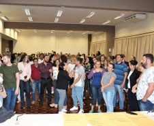 Professores, diretores, pedagogos e técnicos dos Núcleos Regionais de Educação (NREs) que participam de palestras, dinâmicas e oficinas com exercícios voltados à elaboração de planos de ação e guias de aprendizagem, que serão utilizados para o planejamento das aulas.  Foto: Silvio Turra/SEED