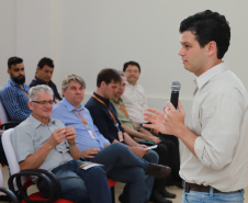 O presidente da Copel, Daniel Slaviero, e o superintendente de Projetos Especiais, Júlio Omori, estiveram ontem no Show Rural, em Cascavel, em reuniões com empresários e produtores das regiões Oeste e Sudoeste.
Foto: Valdenir Cavalheiro/Copel
