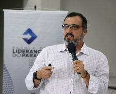O evento, promovido pela Escola de Liderança do Paraná, reuniu mais de 160 pessoas, entre prefeitos, secretários municipais, vereadores e representantes de diversas entidades e associações, na Associação Comercial e Empresarial de Goioerê.
Foto: SEPL