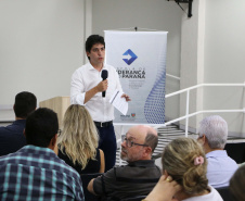 O evento, promovido pela Escola de Liderança do Paraná, reuniu mais de 160 pessoas, entre prefeitos, secretários municipais, vereadores e representantes de diversas entidades e associações, na Associação Comercial e Empresarial de Goioerê.
Foto: SEPL