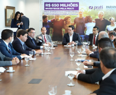 A empresa de medicamentos Prati-Donaduzzi confirmou nesta quarta-feira (5), em evento com o governador Carlos Massa Ratinho Junior, no Palácio Iguaçu, investimentos de R$ 650 milhões nos próximos três anos na ampliação da sua planta em Toledo, no Oeste do Paraná.   -  Curitiba, 05/02/2020  -  Foto: José Fernando Ogura/AEN