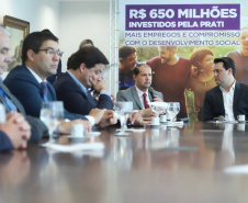 A empresa de medicamentos Prati-Donaduzzi confirmou nesta quarta-feira (5), em evento com o governador Carlos Massa Ratinho Junior, no Palácio Iguaçu, investimentos de R$ 650 milhões nos próximos três anos na ampliação da sua planta em Toledo, no Oeste do Paraná.   -  Curitiba, 05/02/2020  -  Foto: José Fernando Ogura/AEN