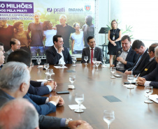 A empresa de medicamentos Prati-Donaduzzi confirmou nesta quarta-feira (5), em evento com o governador Carlos Massa Ratinho Junior, no Palácio Iguaçu, investimentos de R$ 650 milhões nos próximos três anos na ampliação da sua planta em Toledo, no Oeste do Paraná.   -  Curitiba, 05/02/2020  -  Foto: José Fernando Ogura/AEN