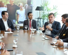 A empresa de medicamentos Prati-Donaduzzi confirmou nesta quarta-feira (5), em evento com o governador Carlos Massa Ratinho Junior, no Palácio Iguaçu, investimentos de R$ 650 milhões nos próximos três anos na ampliação da sua planta em Toledo, no Oeste do Paraná.   -  Curitiba, 05/02/2020  -  Foto: José Fernando Ogura/AEN
