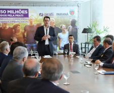 A empresa de medicamentos Prati-Donaduzzi confirmou nesta quarta-feira (5), em evento com o governador Carlos Massa Ratinho Junior, no Palácio Iguaçu, investimentos de R$ 650 milhões nos próximos três anos na ampliação da sua planta em Toledo, no Oeste do Paraná.   -  Curitiba, 05/02/2020  -  Foto: José Fernando Ogura/AEN