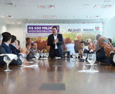A empresa de medicamentos Prati-Donaduzzi confirmou nesta quarta-feira (5), em evento com o governador Carlos Massa Ratinho Junior, no Palácio Iguaçu, investimentos de R$ 650 milhões nos próximos três anos na ampliação da sua planta em Toledo, no Oeste do Paraná.   -  Curitiba, 05/02/2020  -  Foto: José Fernando Ogura/AEN