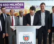 A empresa de medicamentos Prati-Donaduzzi confirmou nesta quarta-feira (5), em evento com o governador Carlos Massa Ratinho Junior, no Palácio Iguaçu, investimentos de R$ 650 milhões nos próximos três anos na ampliação da sua planta em Toledo, no Oeste do Paraná.   -  Curitiba, 05/02/2020  -  Foto: José Fernando Ogura/AEN
