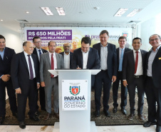 A empresa de medicamentos Prati-Donaduzzi confirmou nesta quarta-feira (5), em evento com o governador Carlos Massa Ratinho Junior, no Palácio Iguaçu, investimentos de R$ 650 milhões nos próximos três anos na ampliação da sua planta em Toledo, no Oeste do Paraná.   -  Curitiba, 05/02/2020  -  Foto: José Fernando Ogura/AEN