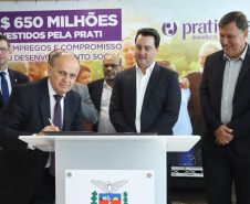 A empresa de medicamentos Prati-Donaduzzi confirmou nesta quarta-feira (5), em evento com o governador Carlos Massa Ratinho Junior, no Palácio Iguaçu, investimentos de R$ 650 milhões nos próximos três anos na ampliação da sua planta em Toledo, no Oeste do Paraná.   -  Curitiba, 05/02/2020  -  Foto: José Fernando Ogura/AEN