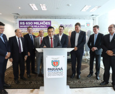 A empresa de medicamentos Prati-Donaduzzi confirmou nesta quarta-feira (5), em evento com o governador Carlos Massa Ratinho Junior, no Palácio Iguaçu, investimentos de R$ 650 milhões nos próximos três anos na ampliação da sua planta em Toledo, no Oeste do Paraná.   -  Curitiba, 05/02/2020  -  Foto: José Fernando Ogura/AEN