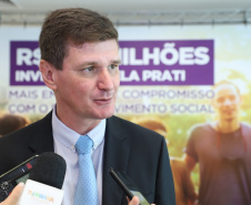 A empresa de medicamentos Prati-Donaduzzi confirmou nesta quarta-feira (5), em evento com o governador Carlos Massa Ratinho Junior, no Palácio Iguaçu, investimentos de R$ 650 milhões nos próximos três anos na ampliação da sua planta em Toledo, no Oeste do Paraná.   -  Curitiba, 05/02/2020  -  Foto: José Fernando Ogura/AEN