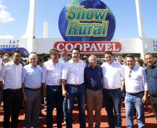 O governador Carlos Massa Ratinho Junior participa nesta quarta-feira (05) do Show Rural Coopavel, em Cascavel, no Oeste do Paraná. Às 15 horas, Ratinho Junior recebeu a imprensa para entrevista coletiva. O encontro será na estruturação de administração do evento. Em seguida, o governador visitará os estandes da feira.
Foto Gilson Abreu/Aen
