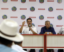 O governador Carlos Massa Ratinho Junior participa nesta quarta-feira (05) do Show Rural Coopavel, em Cascavel, no Oeste do Paraná. Às 15 horas, Ratinho Junior recebeu a imprensa para entrevista coletiva. O encontro será na estruturação de administração do evento. Em seguida, o governador visitará os estandes da feira.
Foto Gilson Abreu/Aen
