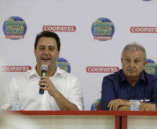 O governador Carlos Massa Ratinho Junior participa nesta quarta-feira (05) do Show Rural Coopavel, em Cascavel, no Oeste do Paraná. Às 15 horas, Ratinho Junior recebeu a imprensa para entrevista coletiva. O encontro será na estruturação de administração do evento. Em seguida, o governador visitará os estandes da feira.
Foto Gilson Abreu/Aen
