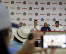 O governador Carlos Massa Ratinho Junior participa nesta quarta-feira (05) do Show Rural Coopavel, em Cascavel, no Oeste do Paraná. Às 15 horas, Ratinho Junior recebeu a imprensa para entrevista coletiva. O encontro será na estruturação de administração do evento. Em seguida, o governador visitará os estandes da feira.
Foto Gilson Abreu/Aen
