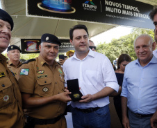 O governador Carlos Massa Ratinho Junior participa nesta quarta-feira (05) do Show Rural Coopavel, em Cascavel, no Oeste do Paraná. Às 15 horas, Ratinho Junior recebeu a imprensa para entrevista coletiva. O encontro será na estruturação de administração do evento. Em seguida, o governador visitará os estandes da feira.
Foto Gilson Abreu/Aen
