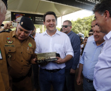 O governador Carlos Massa Ratinho Junior participa nesta quarta-feira (05) do Show Rural Coopavel, em Cascavel, no Oeste do Paraná. Às 15 horas, Ratinho Junior recebeu a imprensa para entrevista coletiva. O encontro será na estruturação de administração do evento. Em seguida, o governador visitará os estandes da feira.
Foto Gilson Abreu/Aen
