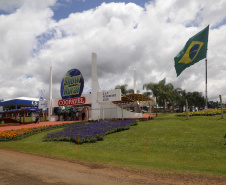 O governador Carlos Massa Ratinho Junior participa nesta quarta-feira (05) do Show Rural Coopavel, em Cascavel, no Oeste do Paraná. Às 15 horas, Ratinho Junior recebeu a imprensa para entrevista coletiva. O encontro será na estruturação de administração do evento. Em seguida, o governador visitará os estandes da feira.
Foto Gilson Abreu/Aen
