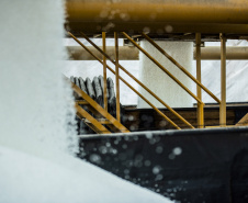 Os gastos com sobre-estadia (demurrage) na importação dos fertilizantes pelos portos do Paraná foram 43% menor em 2019. Os dados foram divulgados nesta quarta-feira (05) pelo Sindicato da Indústria de Adubos e Corretivos Agrícolas no Estado do Paraná (Sindiadubos). No ano, o setor economizou US$ 20,39 milhões.
Curitiba, 06/02/2020. Foto; Cláudio Neves/Portos do Paraná